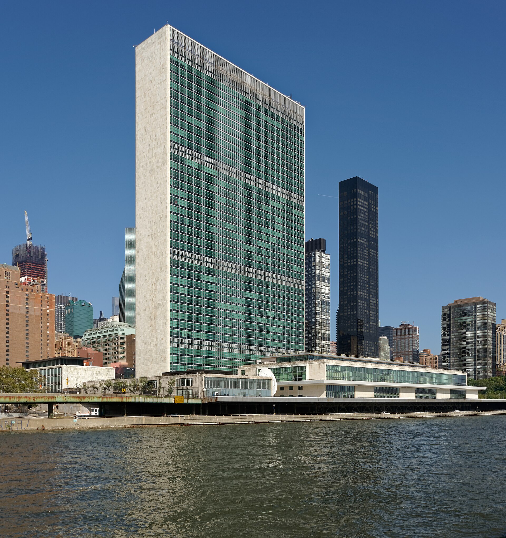 La sede de las Naciones Unidas junto al East River.
