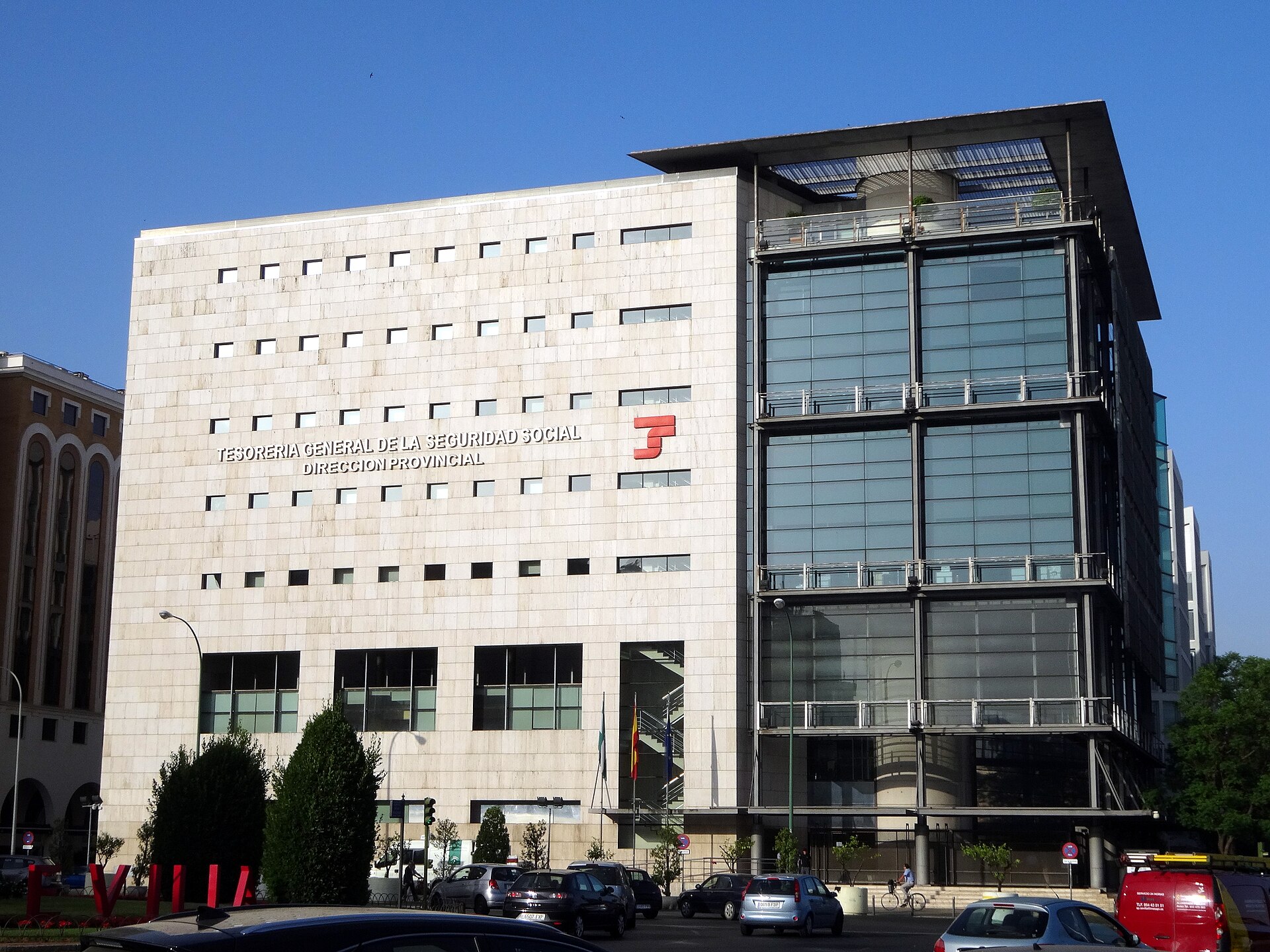 Fachada de un edificio con el rótulo «Tesorería General de la Seguridad Social, Dirección Provincial».
